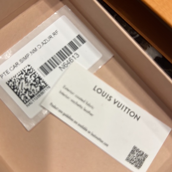 Limited edition LV d azur stud collection card holder - Picture 5 of 5